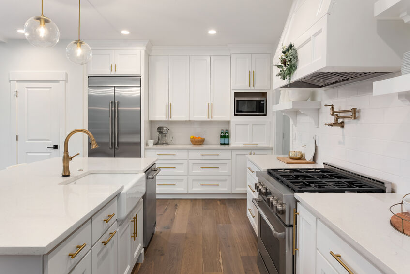 Custom range and ventilation system in modern kitchen