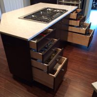 Drawers to the left & right of the cooktop provide the best storage for all the cooking utensils, gadgets, spices and more.